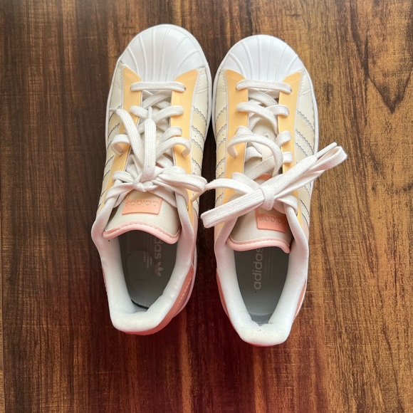 Adidas Superstar în size 6 - Picture 2 of 5